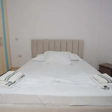 New Bazar Selvia * טיראנה