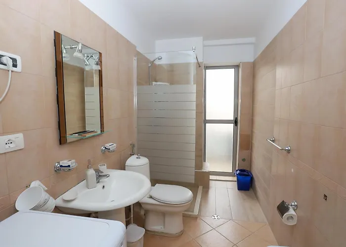 New Bazar Selvia טיראנה