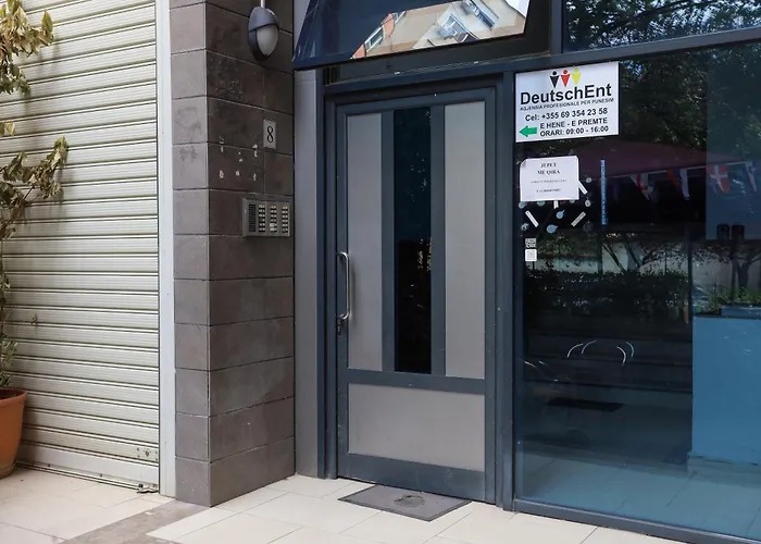 New Bazar Selvia * ティラナ