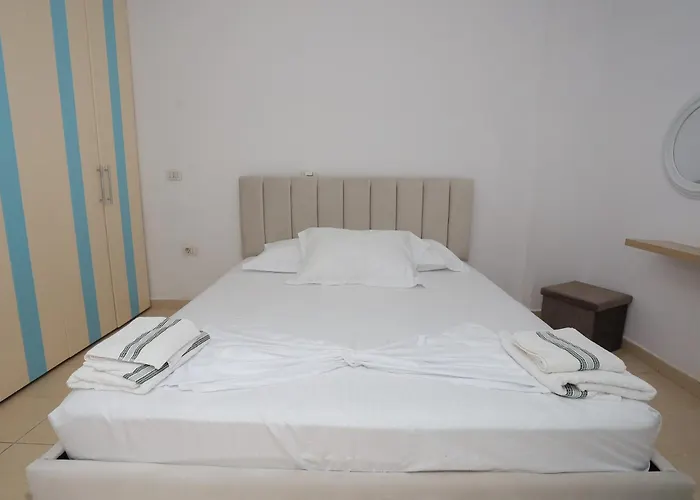 New Bazar Selvia * ティラナ