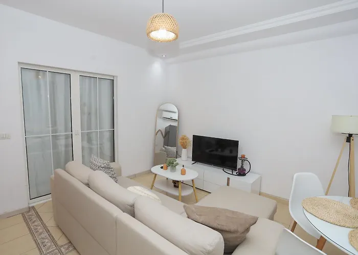 New Bazar Selvia * ティラナ